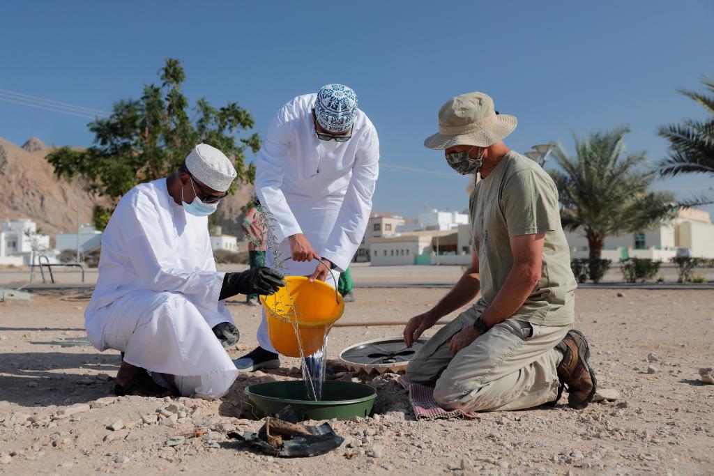 bp_MIddleEast's tweet photo. We’ve started planting the first of around 800 native trees in the names of all employees who contributed towards the successful start-up of #Ghazeer. We look forward to seeing these trees thrive alongside the country’s own vision as we journey together into a sustainable future https://t.co/1iryrxAapx