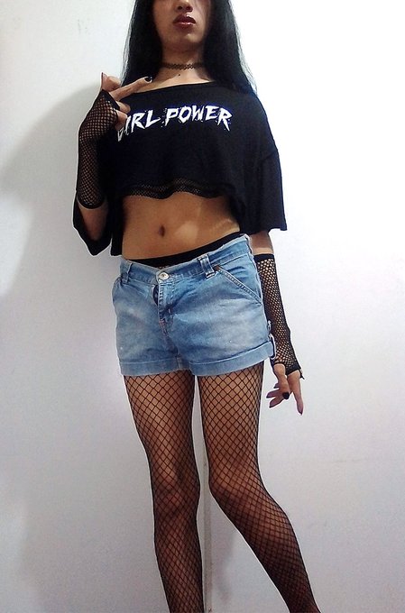 2 pic. Bad bitch ?n? lots of fishnets

~Girl power~ croptop uwu ? https://t.co/D80Fw2lWqn