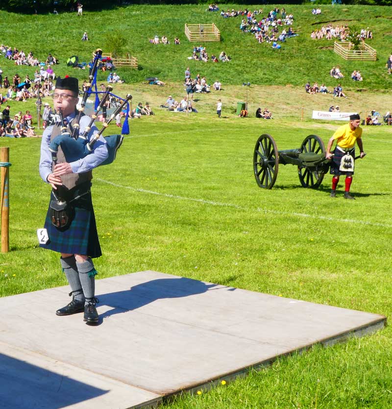 BagpipeNews's tweet image. New RSPBA sub group / Online Atholl Gathering / Up To The Line podcast - bagpipe.news/2021/03/09/new…