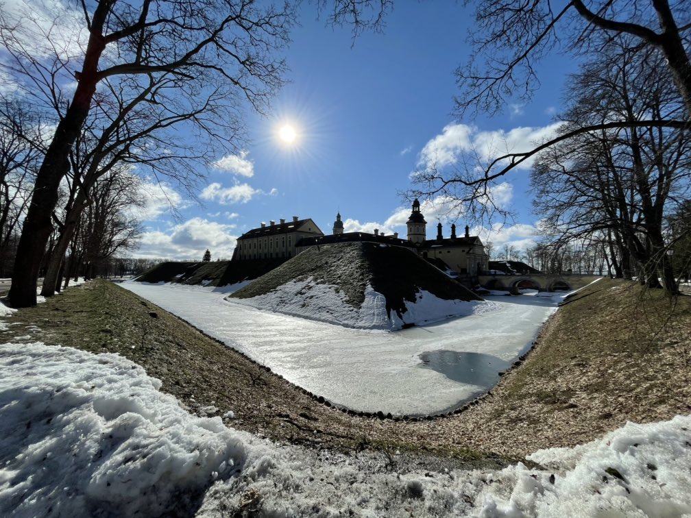 dreamlin_com's tweet photo. #ulica_zamkowa #nesvizh #belarus #minsk #nyasvizhski #by #shotoniphone #iphonephotography #iso25 https://t.co/eGCj3EAqxM