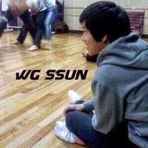 lutein_cotton_k's tweet photo. 이고바 양말 반쯤 벗겨져 있는채로 앉아있는 준면이랑 맨발로 앉아있는 준면이ㅋㅋ 둘 다 오른발이야ㅋ큐ㅠ 옛날이나 지금이나 둘다 넘 무해하고 짱귀욥지🧦 https://t.co/x65hnkETF7