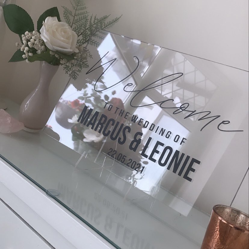 BespokeRosas's tweet photo. Simple &amp; Classic 😍🤍 #weddingideas #acrylic #acrylicwelcomesign #weddinginspiration https://t.co/ppH2eOxIc7