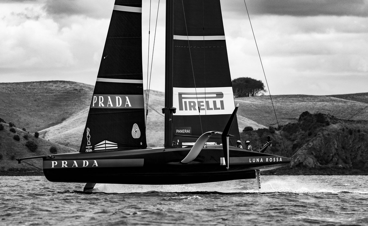 lunarossa's tweet photo. The hourglass has run out - Back to the race course
——
I giochi sono fatti - Si torna a regatare

#AmericasCup 
#LunaRossaPradaPirelli
@Prada @Pirelli https://t.co/7rtvkOHMOZ