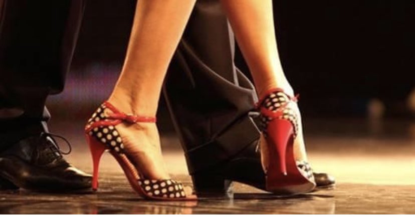 ElCircolReus's tweet image. ➡️ Demà i dijous tenim dues noves sessions de classes 💃🏽 de ball llatí pels socis, tant pels principiants com per aquells que tingueu un nivell avançat. 

📅 Les classes de ball comencen a les 20.30h i són d’una hora aproximada. #elCircolReus