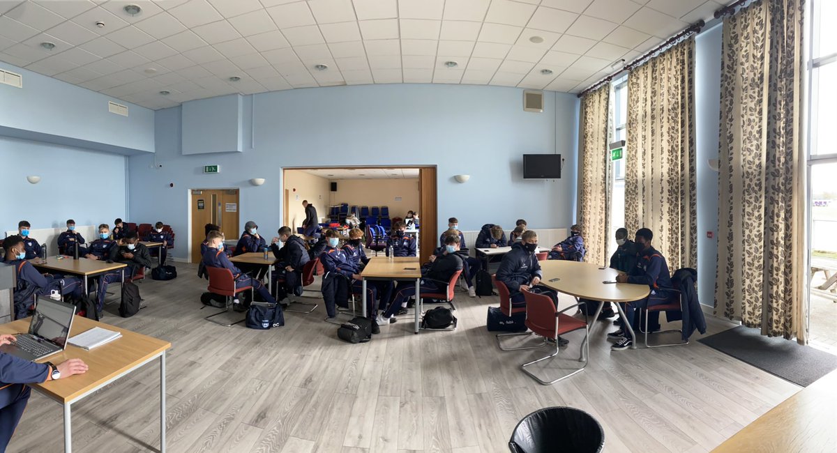 💥The lads are glad to be back! 💪🏽💻⚽️
•
•
•
•
•
#football #academy #footballacademy #stratford #work #education #mask