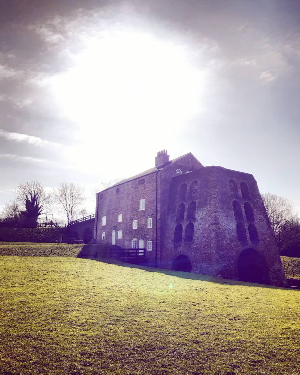 Lovely to see the furnace bathing in spring sun 🌞

And even daffodils made an appearance 🌷🌼🌷🌼🌷

<a href="/YHAOfficial/">YHA England & Wales</a> 
<a href="/NatForestCo/">The National Forest</a> 
<a href="/moirafurnace/">Moira Furnace Museum and Country Park</a>