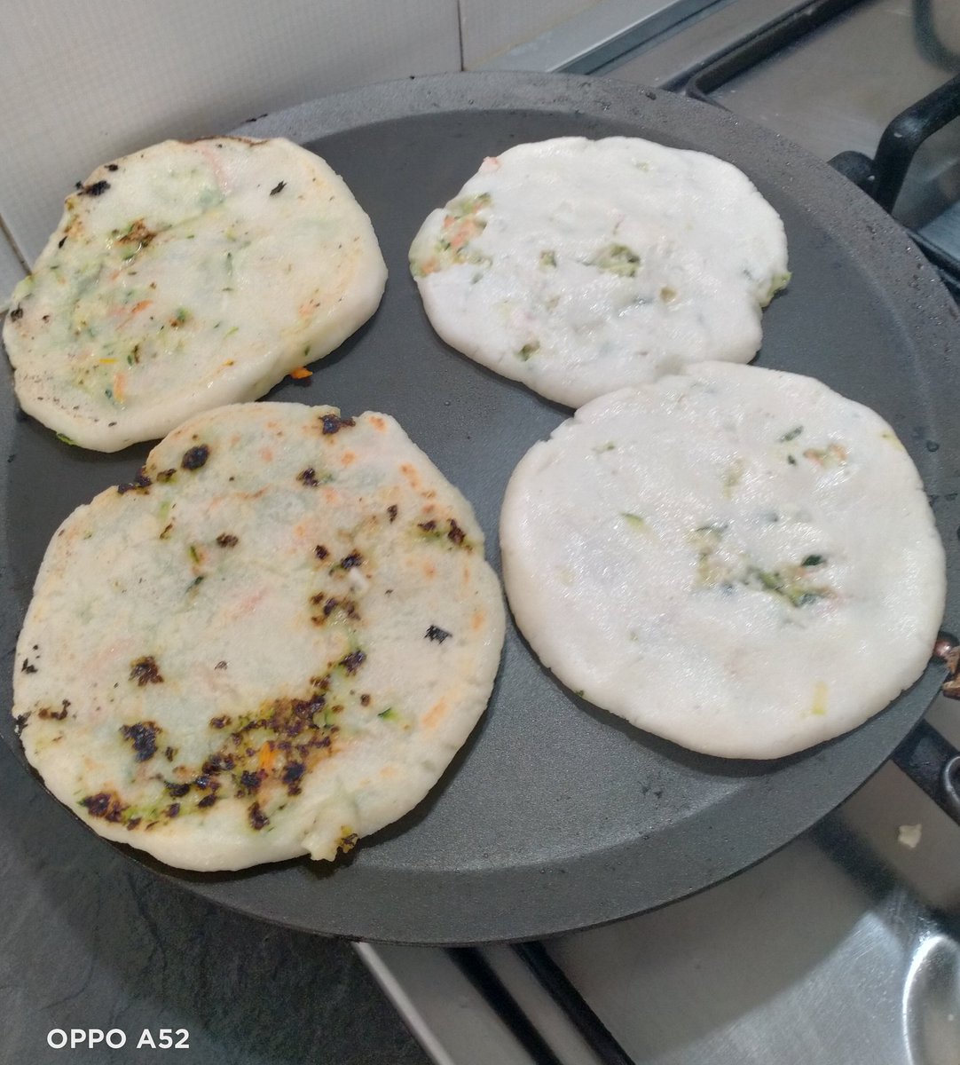 Johafloresss's tweet photo. Se non c'è questo nella tavola di un #salvadoreños non c'è felicità. Questo e il piatto principale della gastronomia #salvadoregna.
#pupusas ripiene di zucchine e formaggio filante, servito con un sugo di pomodoro è un insalata di crauti.
@ComoCfp https://t.co/yR7TNCeUvO