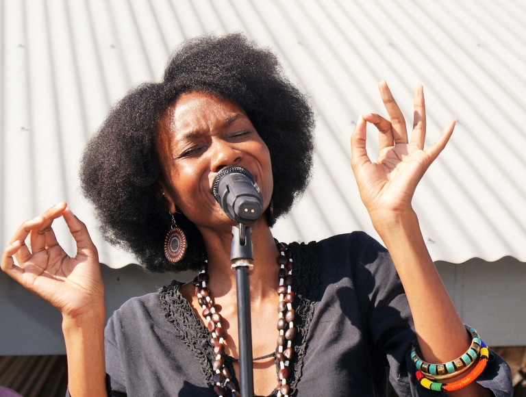 One half of the fusion duo, Taola, singer-songwriter <a href="/angiechuma/">#taola ⚕</a> brings spirituality, enterprise, and intuition to her art. @ToniWhorrison stepped into her world. via <a href="/PspCulture/">People's Stories Project</a>

Read more: psp-culture.com/music/thato-mo…