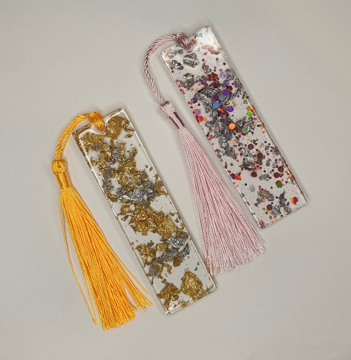 Small Glitter Bookmarks💛

£5 each plus free UK p&amp;p! 
Available in a variety of colours, just message us if you would like to order!💛

#resinart #resin #resinartwork #keyrings #bookmarks #bespokeresinart #pompomcraft #resincoasters #resinkeychains  #resincharms #resinwork