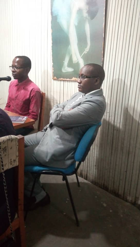 En cours #CouloirDesInvestisseurs  sur <a href="/ccibFM1/">CCIBfm+Breaking news</a>,animée par 
M.Serge Nsabimana,Chef de Service/API et M.Aimable Manirakiza, Directeur de la <a href="/ForEnterprises/">CDE Great Lakes</a>. Elle parle de la séance de sensibilisation sur les opportunités du programme d'entrepreneuriat de la Fondation Tony Elumelu