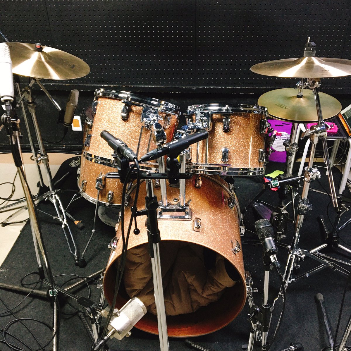 kaori_kuuchuu's tweet photo. 今日は朝からプリプロでした〜🥁

レコーディングの為の準備開始！って感じですね。

合間にブラジルショコラコーヒーを☕️

#空中ループ #レコーディング #studioiz #cafe1980kyoto https://t.co/ZQCwjDZXH8