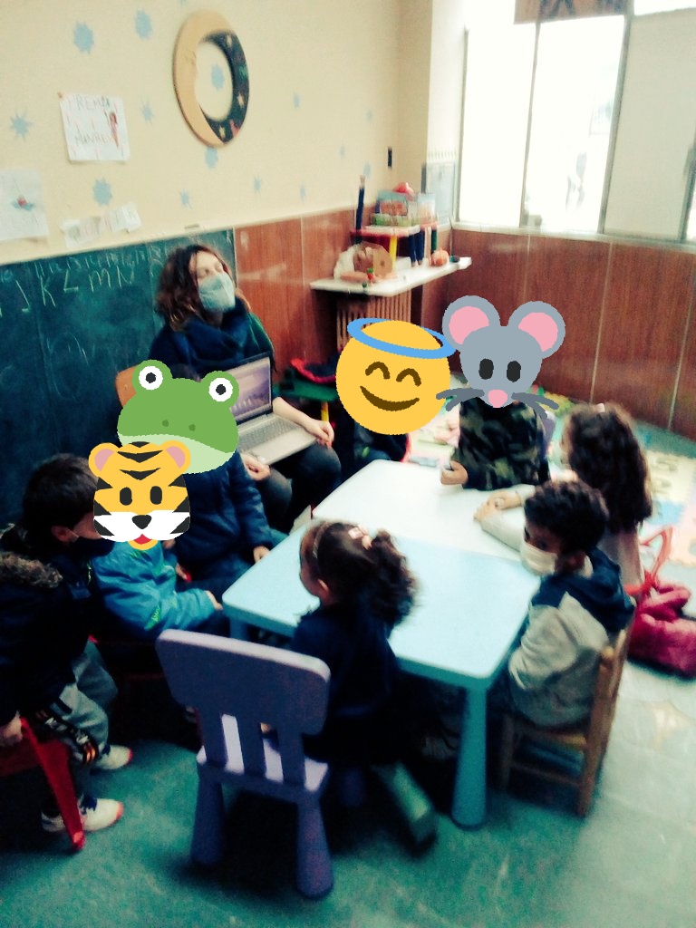 CanSanpere_'s tweet photo. L'ESCOLA POPULAR SEGUEIX L'ACTIVITAT I ESTÀ MÉS VIVA QUE MAI!📚✏️💚
Hem aturat el desallotjament de Can Sanpere i tenim nens i nenes en llista d'espera. Per tant fem una crida a persones interessades en fer suport educatiu a nens i nenes de Infantil, primària o ESO https://t.co/sEk9d34fUD
