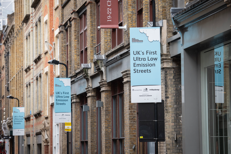 LDN_pressoffice's tweet photo. NEW: Research shows that ‘School Streets’ are cutting dangerous emissions by up to 23 per cent at London’s schools. Limiting motor traffic outside schools DOES work in protecting young people’s health. Read more -  https://t.co/EAh2V6lJNH https://t.co/Z1zGwiCExJ