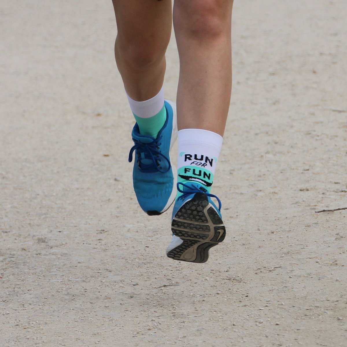NumbiSport's tweet photo. ¡¡Sácale al Lunes una buena sonrisa!! Y kilómetros 🏃‍♀️🏃

➡️ Calcetín RUN FOR FUN, ideal para empezar con buen pie la semana y disfrutar del Lunes de manera divertida.

Buenos días 😊 https://t.co/FHBnFzjsTs