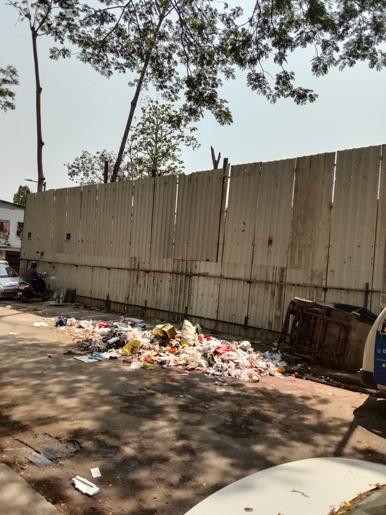 iamkunalgagat's tweet photo. Garbage bin is missing from sanjay gandhi nagar, pant nagar ghatkopar east due to which people started pouring garbage on road itself. Kindly look into this and arrange a garbage bin as soon as possible 🙏🏻 @mybmcWardN @SujataJ11877003 @mybmc @bmcmumbai @MCGM_BMC https://t.co/D5VDDwvzRk