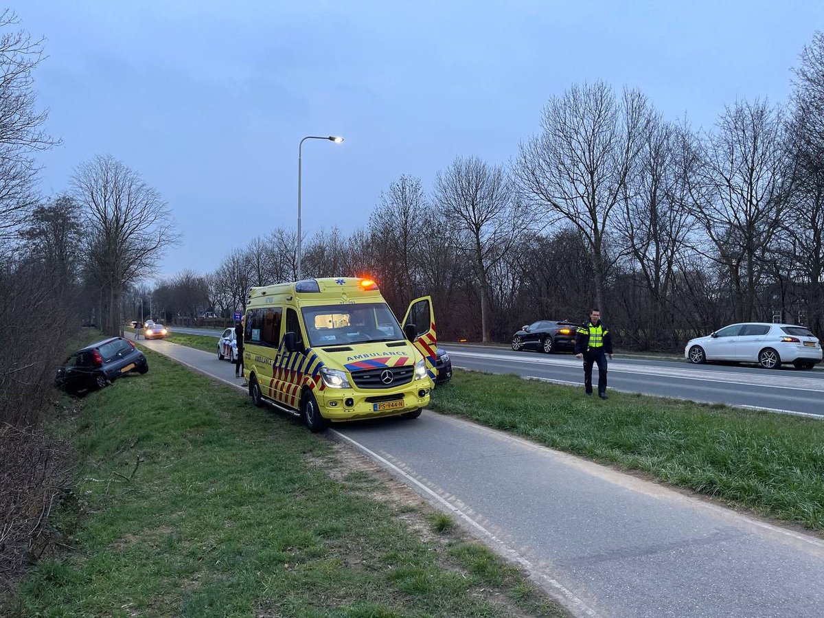 Een oudere vrouw is maandagavond gewond geraakt bij een ongeval na een voorrangsfout nabij Didam...