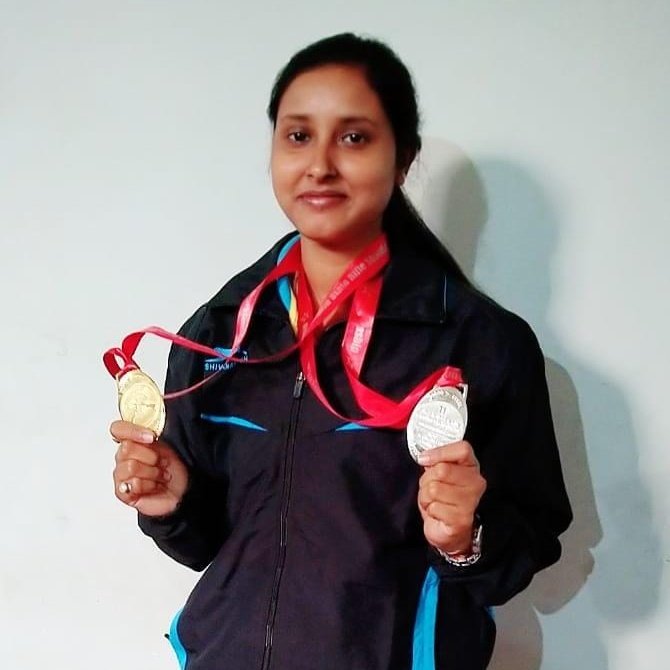 konica_layak's tweet photo. @SonuSood  @GovindAgarwal_ @konica_layak please sonu sir meri help karen main ek chote town ki larki hu, main bahut mehnat se bahut saarey medal jeeti hu magar goverment se koi response nahi mil raha hai, next tournament ke liye mujhe apne rifle ki jarurat hai pls sir ...🙏🙏🙏 https://t.co/jxosvzJWYi