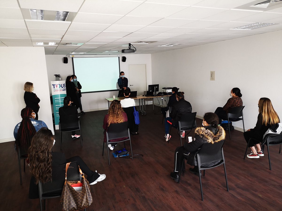 En direct à l'agence #poleemploi Belle de Mai, <a href="/groupekeolis/">Keolis Group</a> présente le métier de cond. de bus. 10 demandeuses d'emploi en projet de reconversion.Questions/réponses avec une conductrice de bus et @FntvPacaCorse.
@cne1410 @Isabell14783057 <a href="/NadiaOudia/">nadia oudia</a> @poleemploi_13