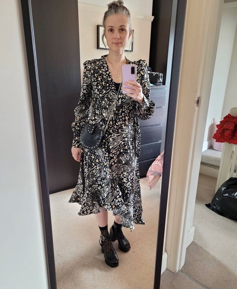 Is it socks and sandals weather yet?? 👀

@30smama_styleadventures in our leopard sheer socks😍

#hosiery #socks #tights #socksfashion #pamelamann #spring2021 #wholesale #tuesdaymorning #Fashionista