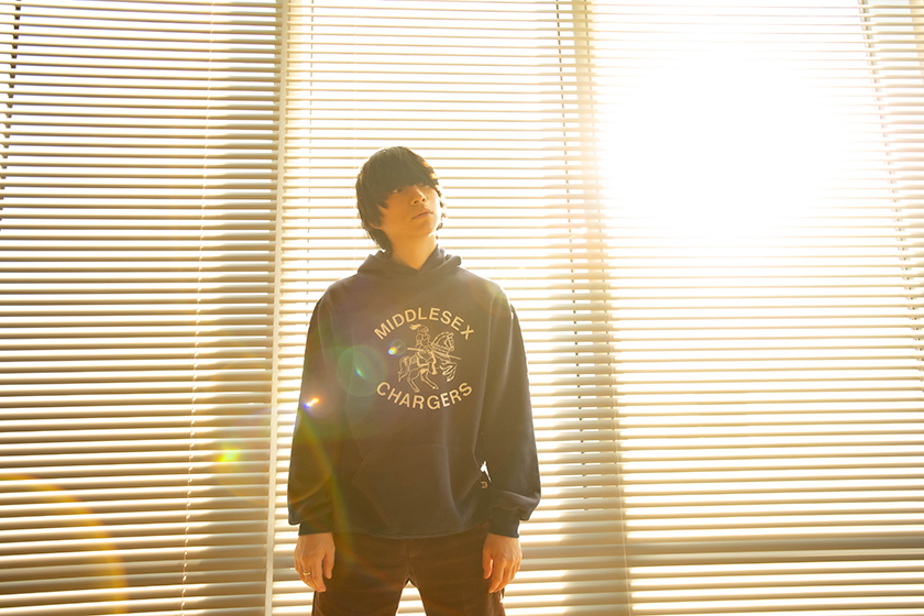livedoornews's tweet photo. 【コロナ禍の中で】“じっと耐える”人たちの尊さを知った―― #尾崎世界観 インタビュー
https://t.co/OS4uMFlTN2

芥川賞候補にもなった『#母影』を執筆し、目に見えないものをちゃんと受け止めたいと感じたという。「“じっと耐える”人にもう少し目を向けるのが大事なのでは」#クリープハイプ https://t.co/IifvTMZIoL