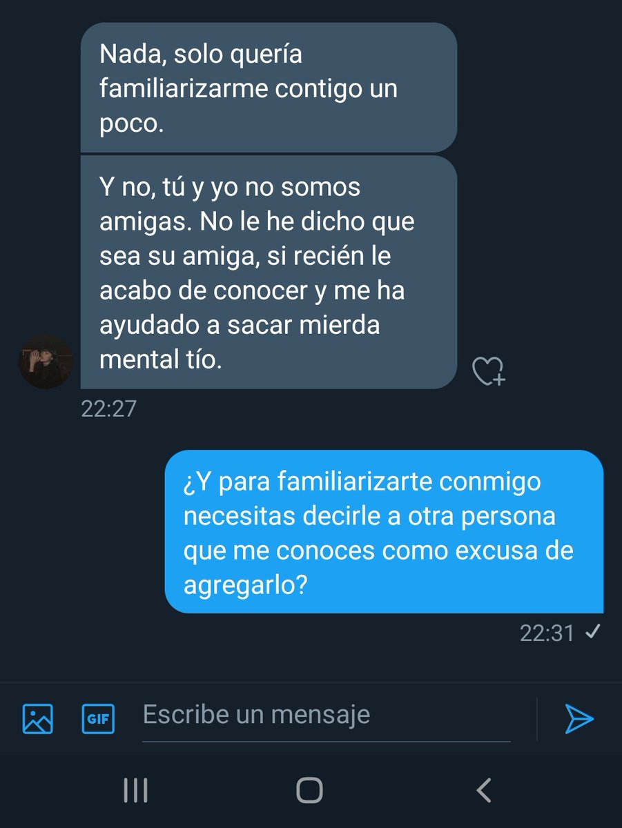 Aquí, con todo su toto grande, me dejó caer que sí, que para familiarizarse conmigo pues usó a otra persona. 

Luego vino nombrando a un rol, que no siquiera sé si he estado, la verdad. Lo gracioso aquí es que yo en los roles apenas hablo con gente que no conozco y una ↓