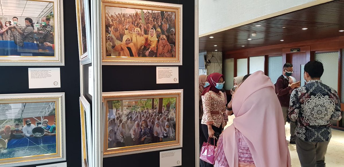 dewiasmara_id's tweet photo. Di acara Pembukaan Pameran Foto dalam rangka International Women's Day tentang Kiprah Perempuan di Parlemen. 

Acara ini berlangsung dari tanggal 8-18 Maret 2021.

#dewiasmara #sukabumi #golkar https://t.co/iel00kaobP