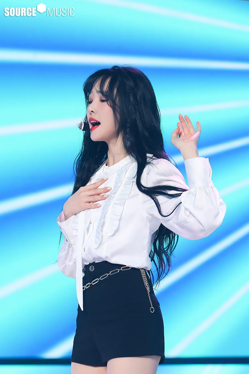 SOUHITINA's tweet photo. @GFRDofficial 🎞 #G_POST | GFRIEND Online Concert #G_CON Behind (5) #EUNHA #YUJU
#GFRIEND #여자친구 @GFRDofficial https://t.co/APeE7qOwLL