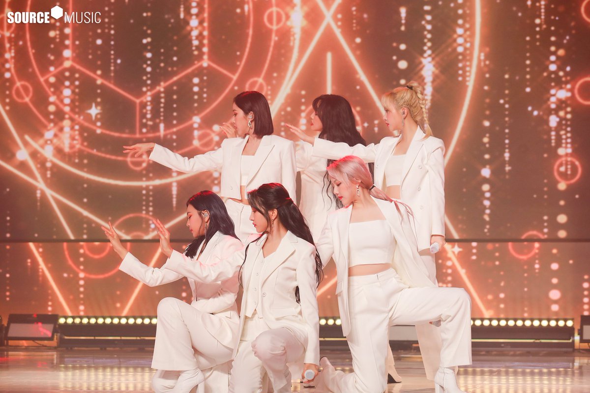 SinBNeck's tweet photo. [🎞 #G_POST] @GFRDofficial #YERIN

#여자친구 #GFRIEND #예린 #옌니
ONLINE CONCERT #G_CON Behind

▶️ https://t.co/VdLs1aOebD https://t.co/GzmE20I9zH