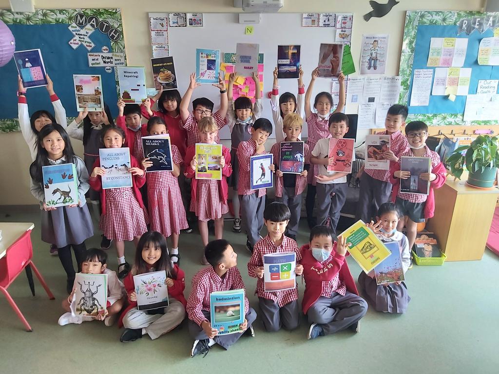 CBoon18's tweet photo. Ss in 3-1 have been working hard on creating information books on a topic they know a lot about. Today was celebration day! #tismacao @TISMacao https://t.co/uMXijSepEJ