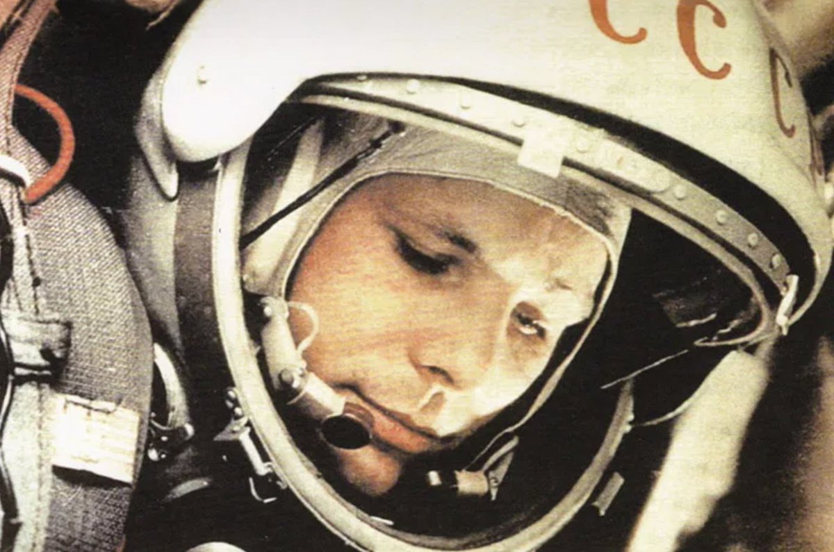 porcarorama's tweet photo. 🎂87 years ago, on March 9, 1934, Yuri Gagarin was born in the USSR’s Smolensk region. 

🚀On April 12, 1964, Gagarin became the first human to journey into outer space. 

✈️ He died in March 1968 at the age of 34 in a plane crash. https://t.co/PBB56AaRhU