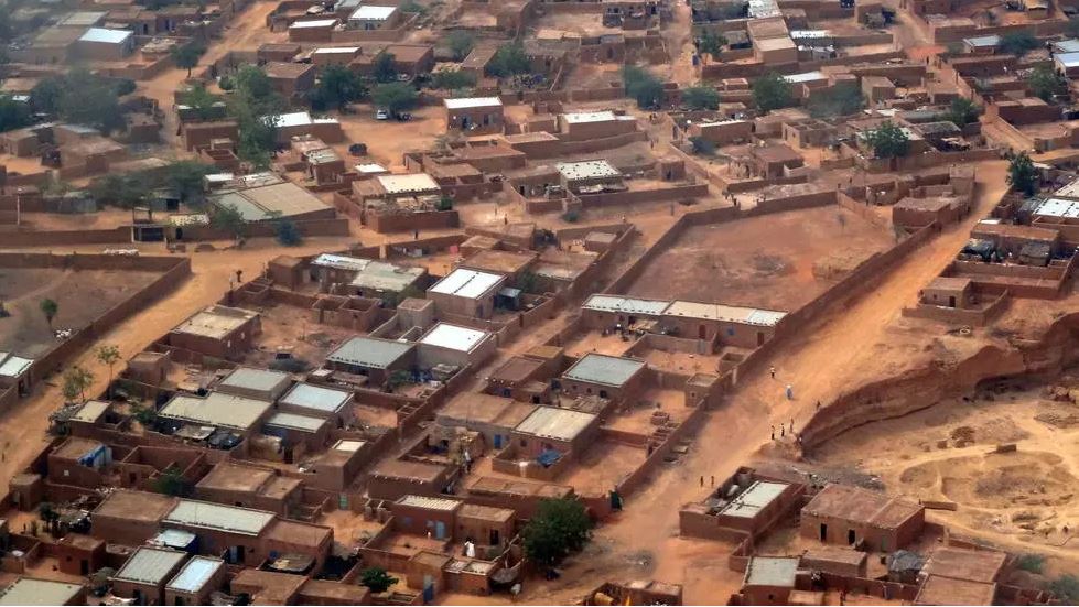 📻Ce matin, nous parlons d'étalement #urbain. Alors que les #villes #africaines devraient accueillir 950 millions d'habitants d'ici 2050, les défis en termes de #logements, #voiries, #électricité, #transports sont de taille. RDV 10h10 TU sur <a href="/RFI/">RFI</a> cc <a href="/usfngo/">Urbanistes Sans Frontieres</a>