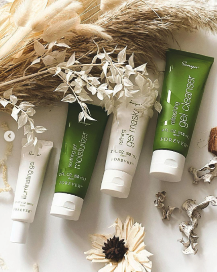 OfficialForever's tweet photo. The Sonya Daily Skincare System delivers aloe, moisture and botanicals deep into your skin thanks to Forever’s advanced gel-based technology. Perfect for gifting to your mum, sister, best friend, or - let's be honest - yourself! 

📸: cristina_k0vacs on Instagram https://t.co/KDpn7c7rGO