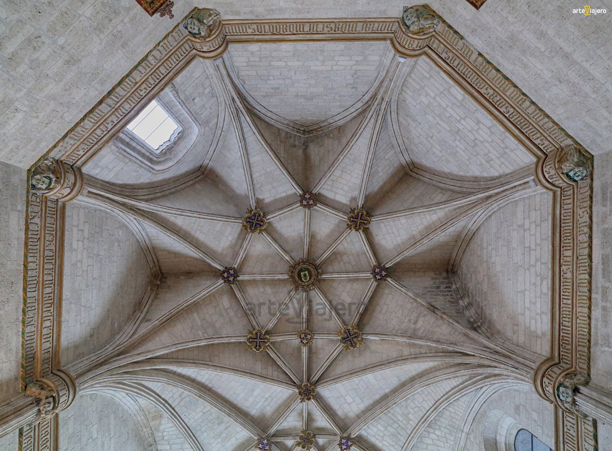 El Colegio de San Gregorio (#Valladolid), flamante sede del @MuseoEscultura, es uno de los mejores ejemplos de la arquitectura que se cultiva en la #España de finales del S. XV. vía @arteviajero_com