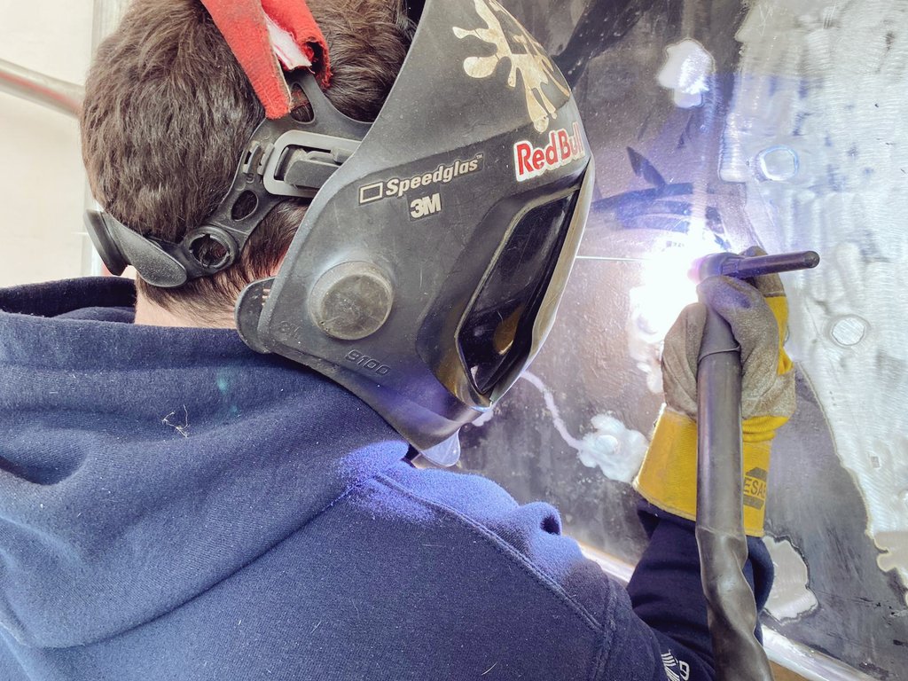 TaskWelding's tweet photo. Over the weekend, we spent some time on this 1987/8 Cougar Cat rebuild - Mister Roger's.

#taskwelding #metalwork #welding #steelfabrication #engineering #cougar #powerboats #powerboat #catamaran #marinewelding #madeintheuk #seawork #marineengineering #onthetools #seawork2021 https://t.co/0rbwrR1C08