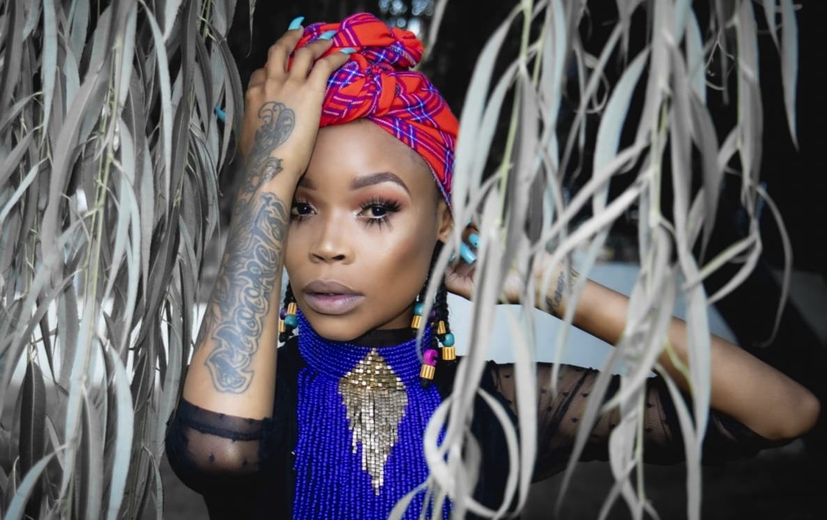 SAHipHopMagcoza's tweet photo. Fifi Cooper Drops Motlogeleng - Her 2nd Single Off Her Upcoming Album 'CHAPTERS' ----> https://t.co/WZCAUfe1ul #SAHipHopMag @fificooperfans https://t.co/IJOGL8koBD