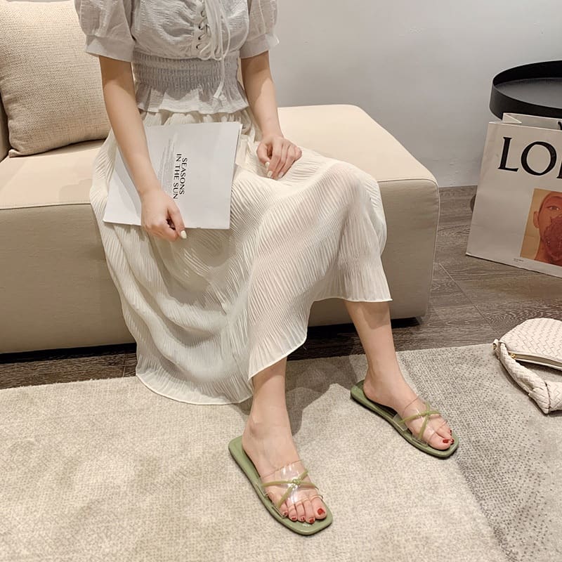 Mz_hawti's tweet image. Get this transparent slippers for just 3000 Naira.....very chic 
#InternationalWomensDay #fashion #Nigeria #slipppers #giftideas #OnlineShop