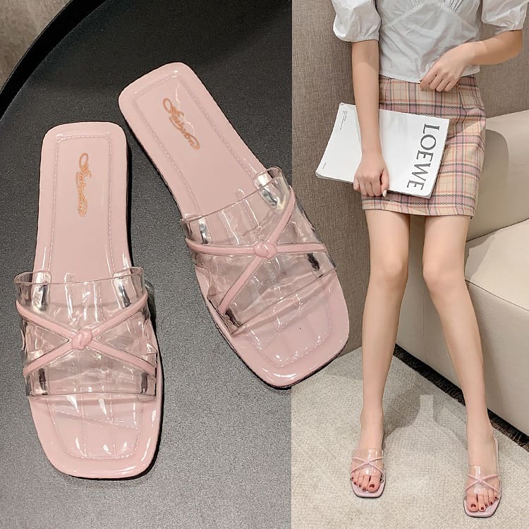 Mz_hawti's tweet image. Get this transparent slippers for just 3000 Naira.....very chic 
#InternationalWomensDay #fashion #Nigeria #slipppers #giftideas #OnlineShop