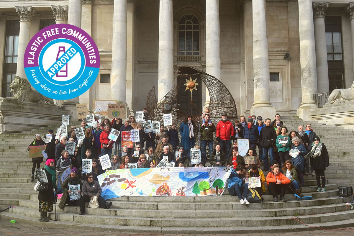 Well done Portsmouth! Your commitment to starting the journey to reduce single-use plastic
means we have been awarded Plastic Free Communities status by @sascampaigns! Find out more plasticfreeportsmouth.wordpress.com/?p=418  #PlasticFreeCommunities