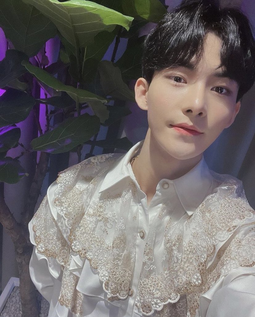 HursheysJ's tweet photo. 💙🏹 Hyunjun‘s latest IG post:

“21st. 

#birthday #selfie #bomb” 

#HEOHYUNJOON #허현준 #HYUNJUNHUR https://t.co/bp76WbH3Tj