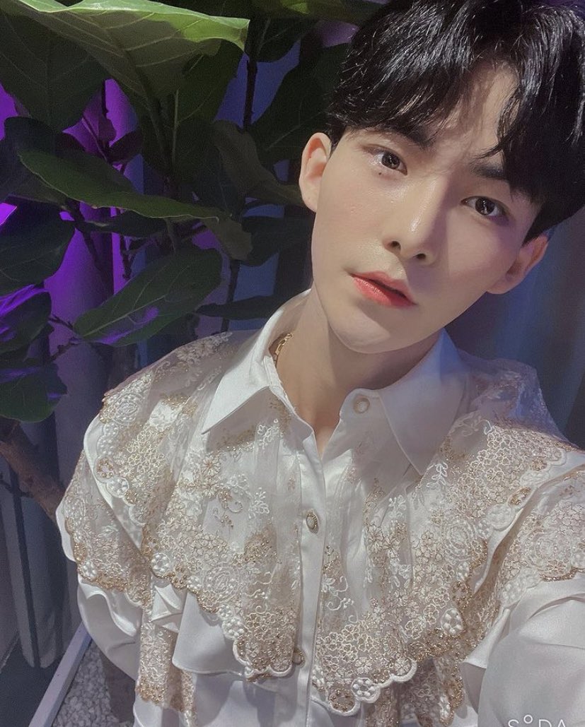 HursheysJ's tweet photo. 💙🏹 Hyunjun‘s latest IG post:

“21st. 

#birthday #selfie #bomb” 

#HEOHYUNJOON #허현준 #HYUNJUNHUR https://t.co/bp76WbH3Tj