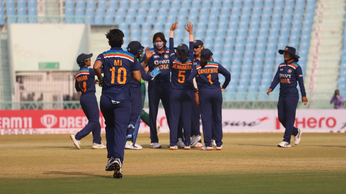 mandhana_smriti's tweet photo. An incredible performance from the team and a good comeback to make it 1-1. Onto the next one 👊 https://t.co/vwt7Izu6vS