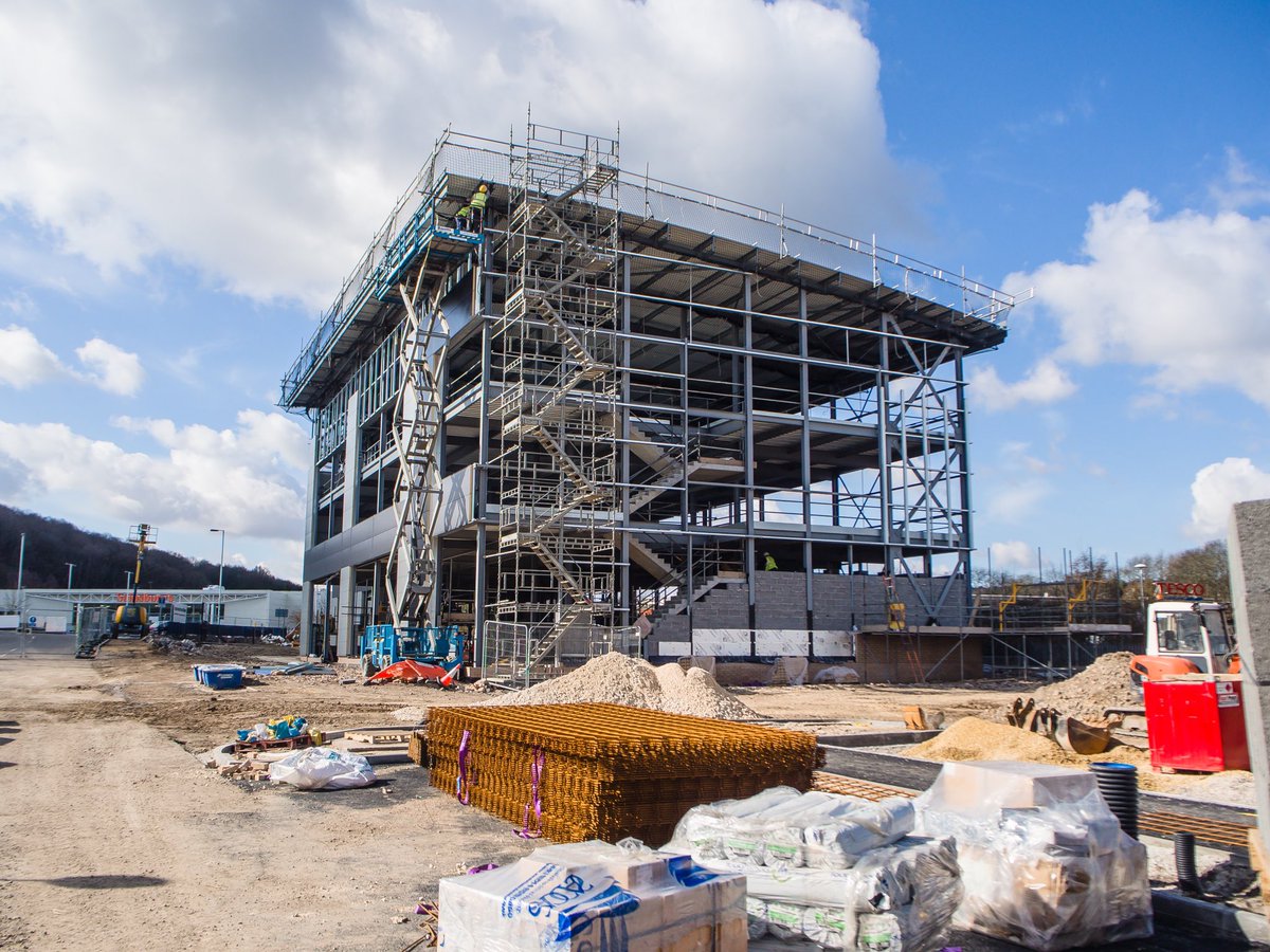 LittonProperty's tweet image. Transformation Tuesday! 📷 

In 2018 Litton completed the third and final phase comprising of 30,000 sq.ft. retail and leisure scheme at Archer Drive in Sheffield. 

One 1254 sq.ft. unit remains available To Let

#transformationtuesday #retailpark #development #retailandleisure