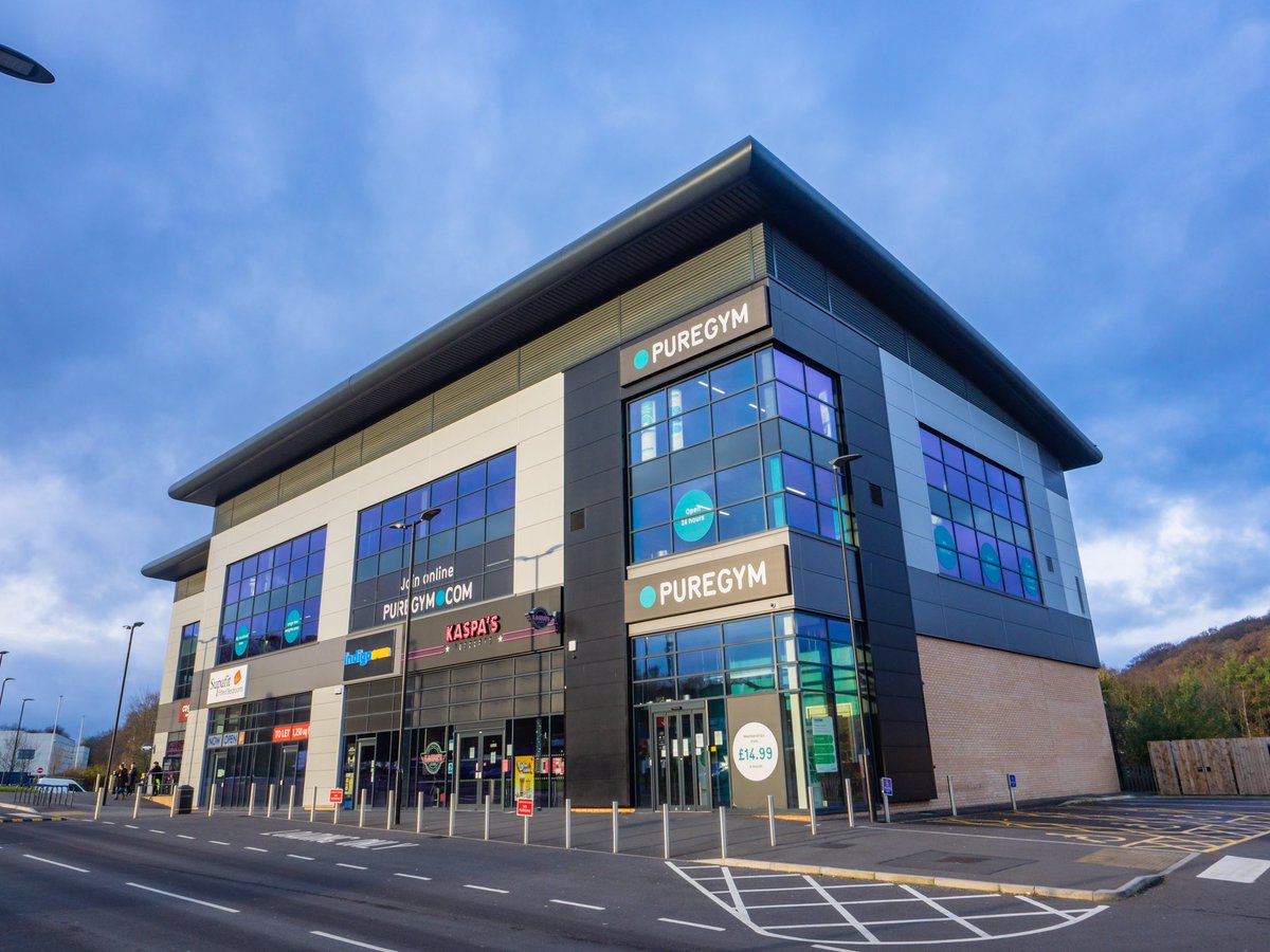 LittonProperty's tweet image. Transformation Tuesday! 📷 

In 2018 Litton completed the third and final phase comprising of 30,000 sq.ft. retail and leisure scheme at Archer Drive in Sheffield. 

One 1254 sq.ft. unit remains available To Let

#transformationtuesday #retailpark #development #retailandleisure