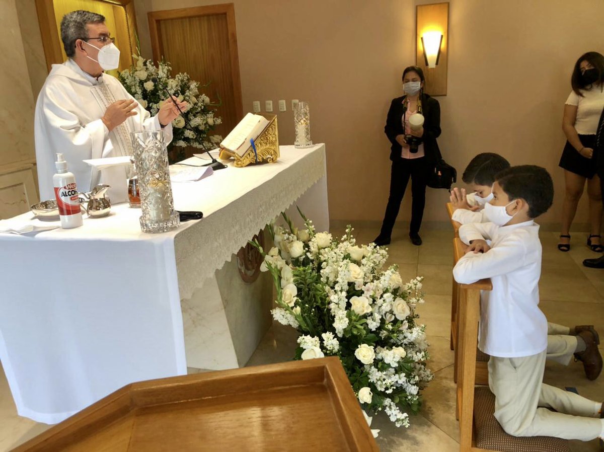 TROYA_Marco's tweet photo. #PrimeraComunión  👦🏻🕯🙏🏼 
Mi pequeño Marquito crece también en su fe. Somos padres orgullosos de un niño sano, alegre y con buenos principios, creyente de Dios. Bendiciones siempre mi campeón y te acompañe Dios, todos los días de tu vida.

#MarcoTROYA https://t.co/A091A1SJj5