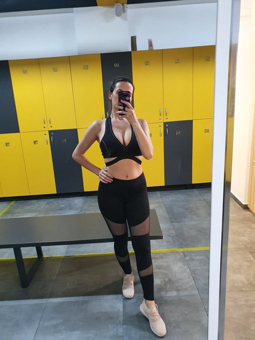 Working out😜💪🦵🏋&zwj;♂️ #gymlife #legday #ZackSnydersJusticeLeague https://t.co/OSMo5q8S1d<a href="/tag/gymlife"class="tags">#gymlife</a><a href="/tag/legday"class="tags">#legday</a><a href="/tag/zacksnydersjusticeleague"class="tags">#ZackSnydersJusticeLeague</a>