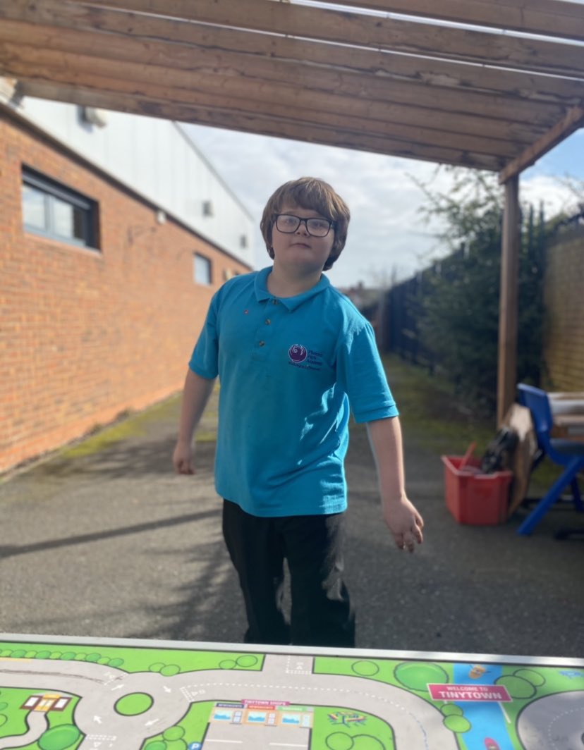 PhoenixHousePRU's tweet image. More #BottleFlipping this afternoon! We are thoroughly enjoying trying out new science activities for #BritishScienceWeek! 🌈⭐️💧 #ThisisAP