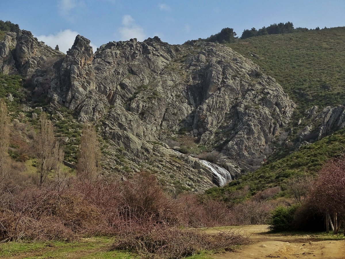 PatryUrim's tweet photo. Ruta por Somosierra, disfrutando de las vistas de la Chorrera de los Litueros ⛰️

#naturaleza #nature #relax #chorreradeloslitueros #somosierra #sierrademadrid #enjoyit https://t.co/cCqr0YPPss