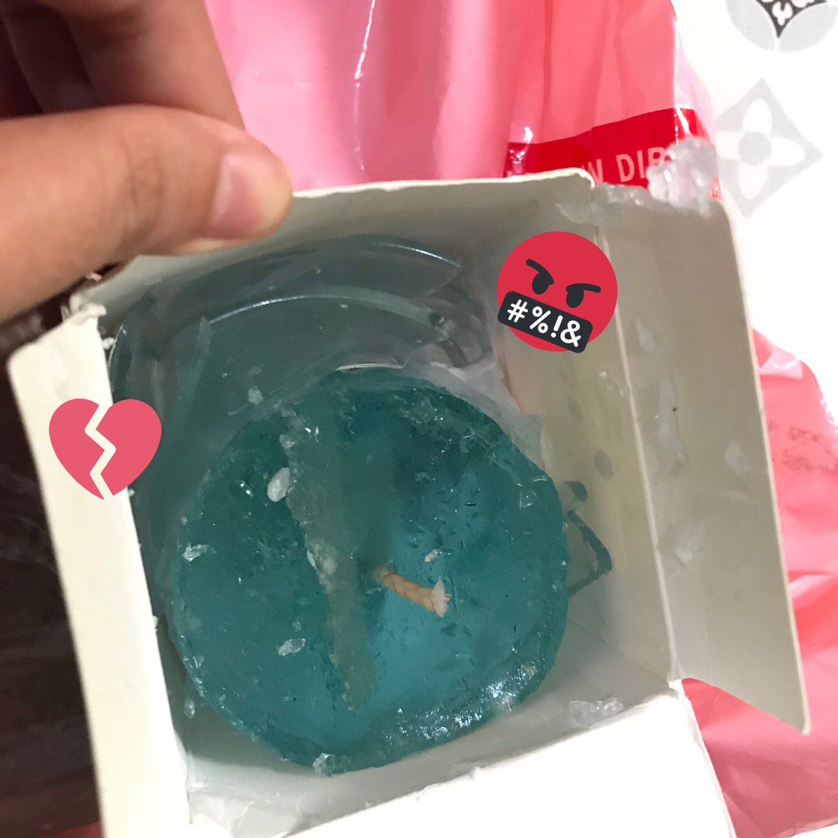 pilafwyu's tweet image. scanted candle scentographer yang gue idam-idamkan pecah hancur persis kek hati ini.. bye lah.

#FromThis                #toThis