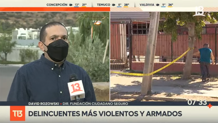 T13's tweet photo. Preocupación por delincuencia. ¿Cómo enfrentar este problema?. Conversamos con David Rozowski, director de Fundación Ciudadano Seguro

EN VIVO 📺 #T13AM » https://t.co/tdFda9tz69 https://t.co/f4Fzz1yUqM