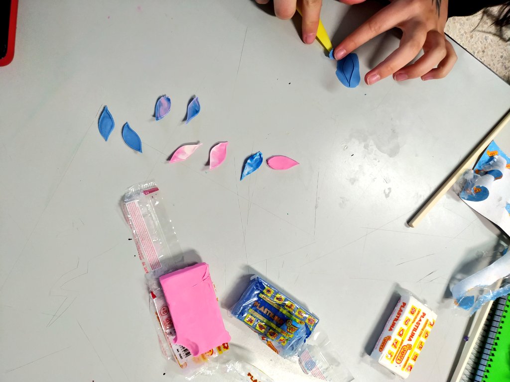 LorenaLpzMdz's tweet image. Repensar lo que #comemos, cómo se comporta nuestro #cuerpo, cómo podemos llevar una #vidasaludable, hacía dónde queremos llegar. La técnica es una excusa para crear el #concepto a trasmitir. No nos interesa lo bonito sino el #mensaje #Diseño #artetransversal @FaculEDUAM